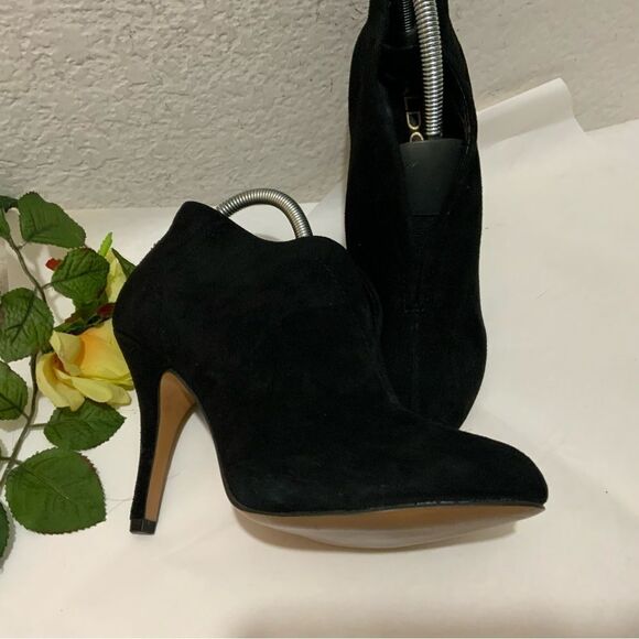 Aldo Women's 9 Black Suede Stiletto Heels Slip On Ankle Booties Boots - Picture 4 of 16